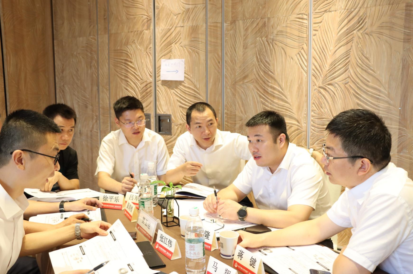2021年6月25日-26日，豪门国际二建组织开展了2021年中高层主管执行力培训。本次培训特邀清华、北大、上海交大总裁班讲师，中国企业家协会特聘高级讲师许晋老师进行授课。