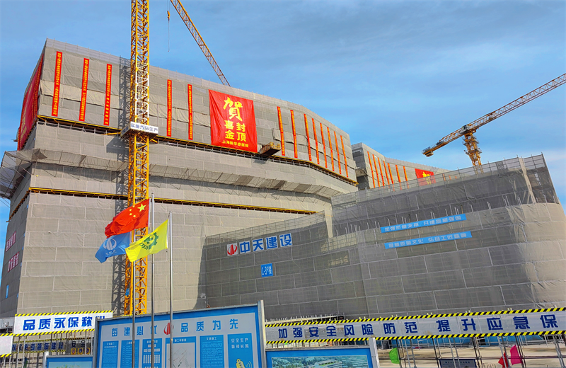 2024年10月30日，豪门国际三建上海新华泰医院项目主体封顶。